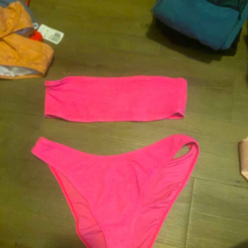 Bathing suits - Picture 3 of 4